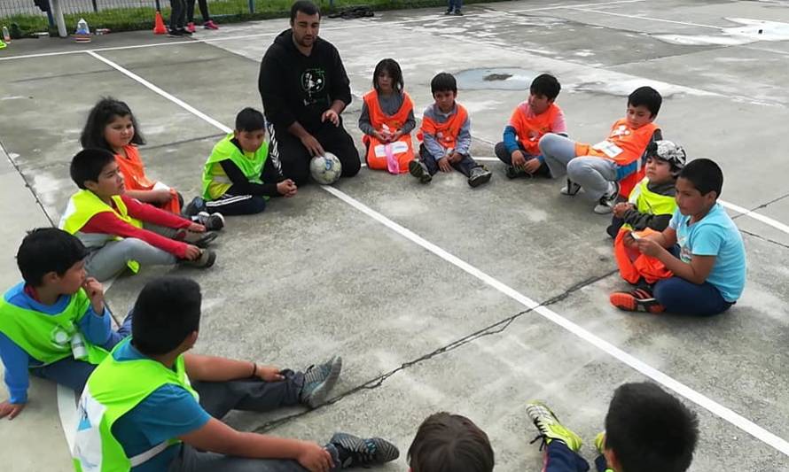 Niñas y niños de Futrono participarán en la primera liga interregional de Fútbol Más 