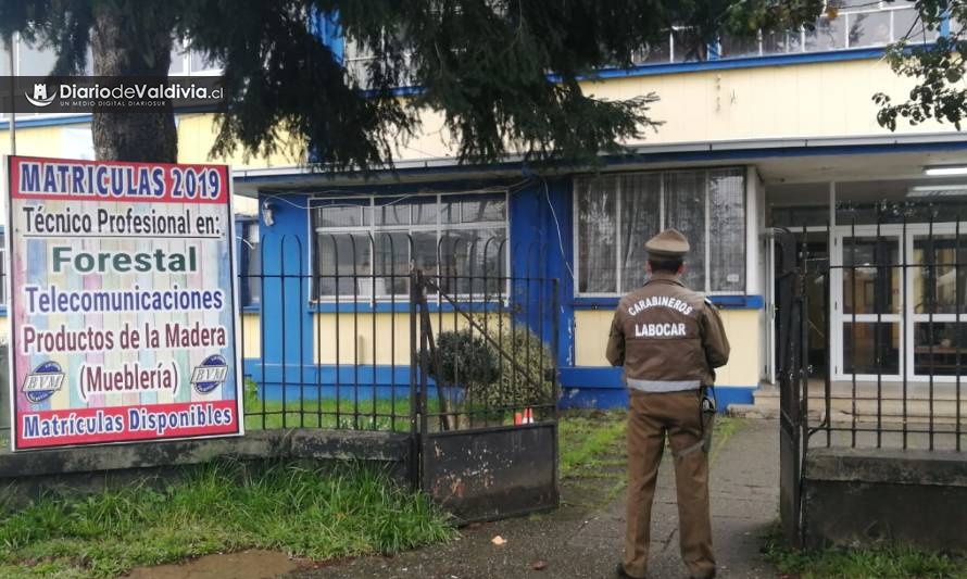 Labocar investiga robo que afectó a liceo Benjamín Vicuña Mackenna de Valdivia 