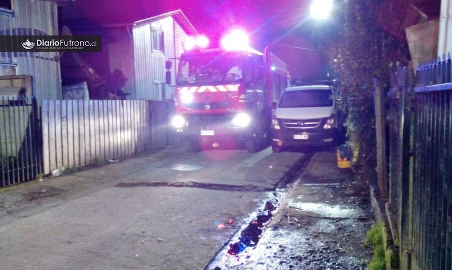 Vecinos y Bomberos salvaron vivienda afectada por incendio en Futrono