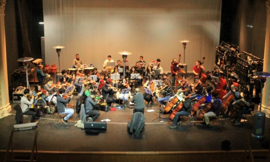 Orquesta Filarmónica de Los Ríos y la soprano Verónica Villarroel reinaugurarán el Teatro Cervantes