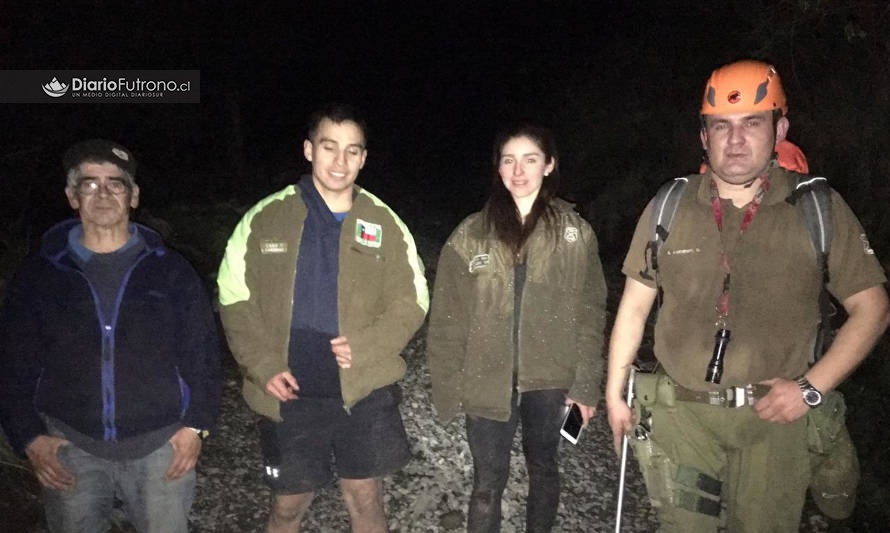 Carabineros de Llifén rescató a valdivianos extraviados en cerro de Futrono