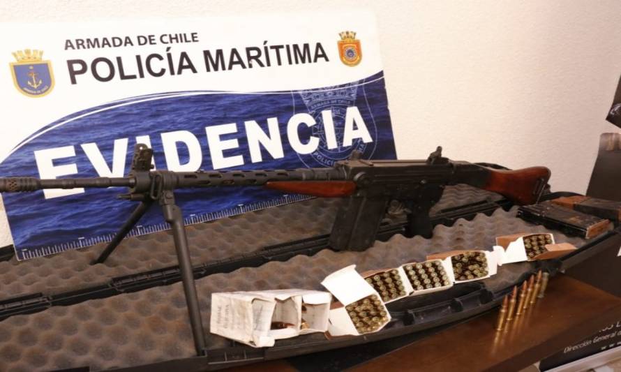 Incautan armamento de guerra y municiones desde una embarcación valdiviana en Quellón