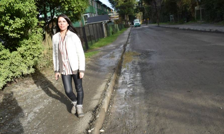 Gobernadora destacó pronta licitación de obras de recapado de calle El Castillo de Niebla