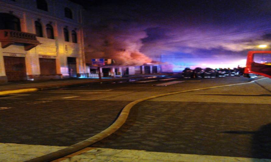 Incendio afectó a la conocida panadería "La Baguette" en pleno centro de Valdivia