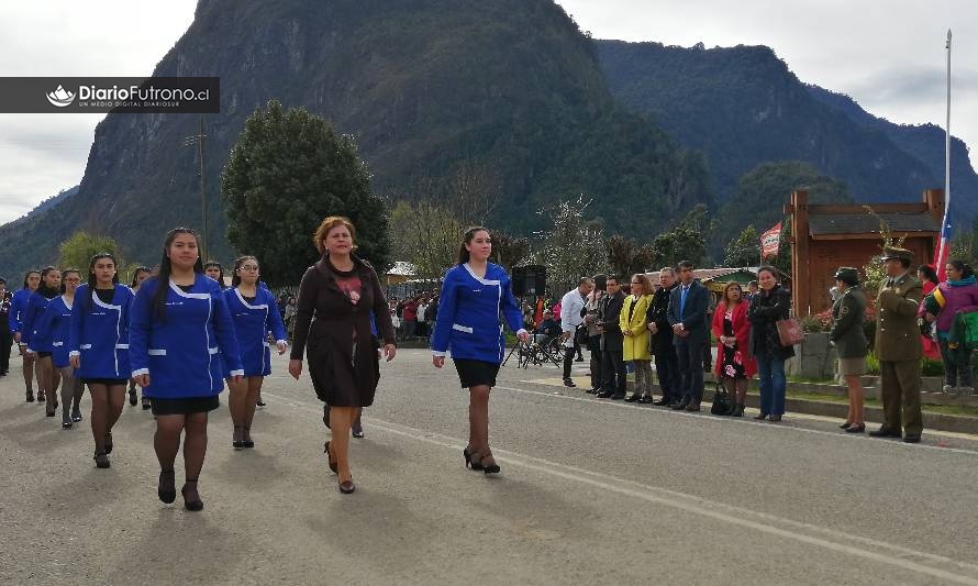 Llifén mantiene vivas las tradiciones rurales con impecable desfile de Fiestas Patrias