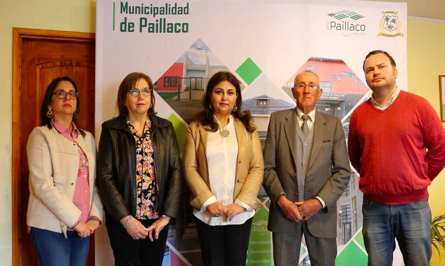 Alcaldesa y dirigentes de Paillaco emplazan a intendente: "No siga retrasando el nuevo Cesfam y el estadio de Santa Filomena"
