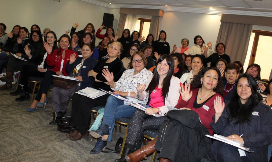 Más de 50 mujeres se perfeccionan como líderes políticas en escuela de SernamEG en la Región