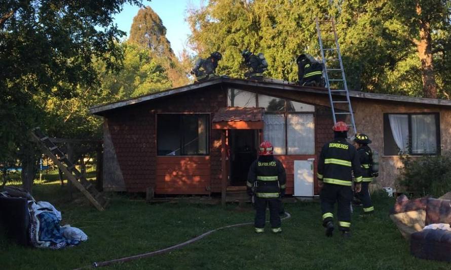 Fuego afectó a vivienda ubicada en sector Angachilla de Valdivia