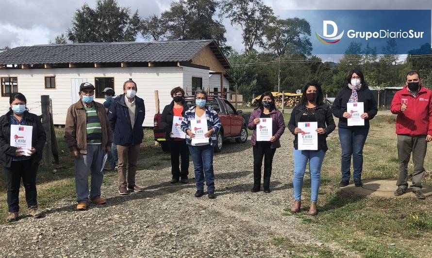 Familias de Estación Mariquina recibieron sus títulos de dominio