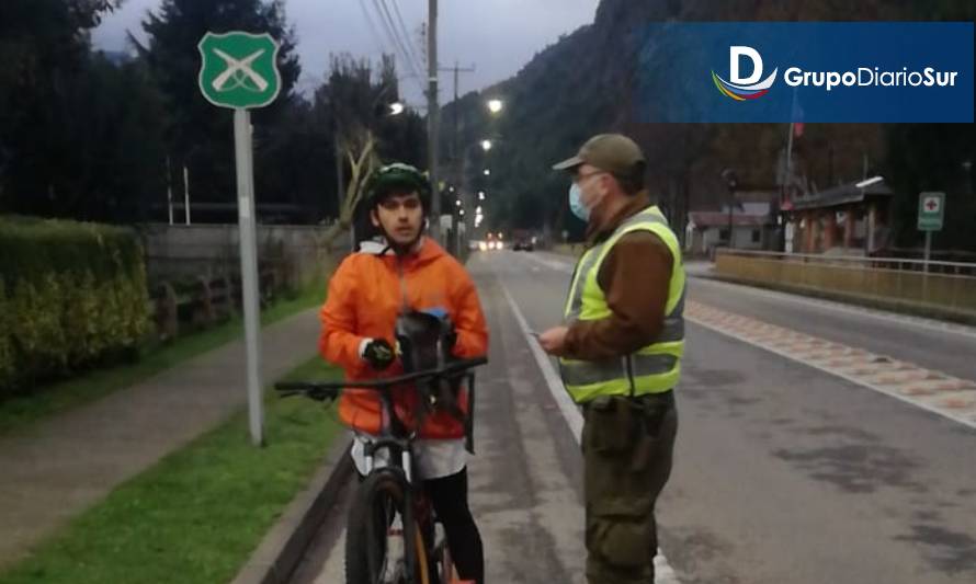 Carabineros de Llifén realizaron campaña educativa en el "Día de la Bicicleta"