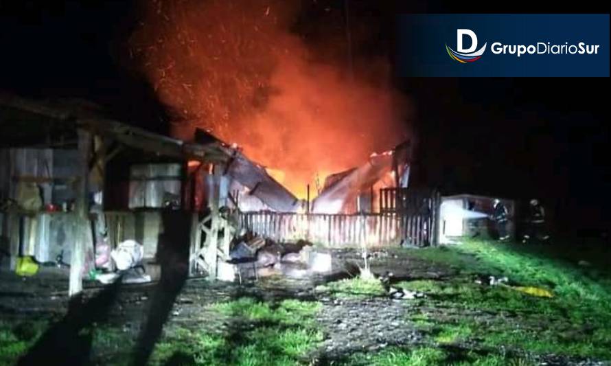 Incendio afectó casa habitación en Carimallín esta madrugada