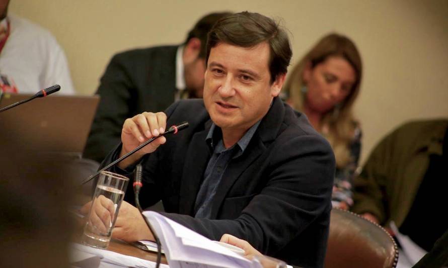 Diputado Rosas pide investigación genómica en la región de Los Ríos para detectar variantes de COVID-19