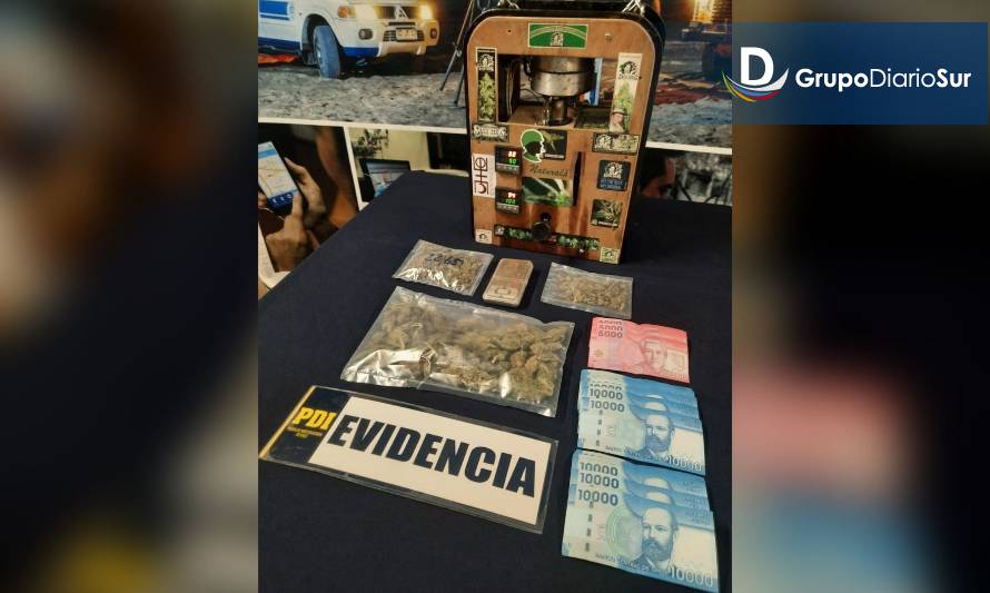 Un hombre y una mujer detenidos por venta de drogas