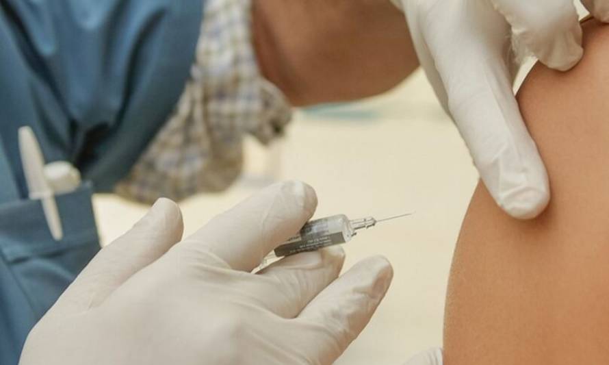 Comenzó proceso de vacunación con dosis de refuerzo en centros ELEAM
