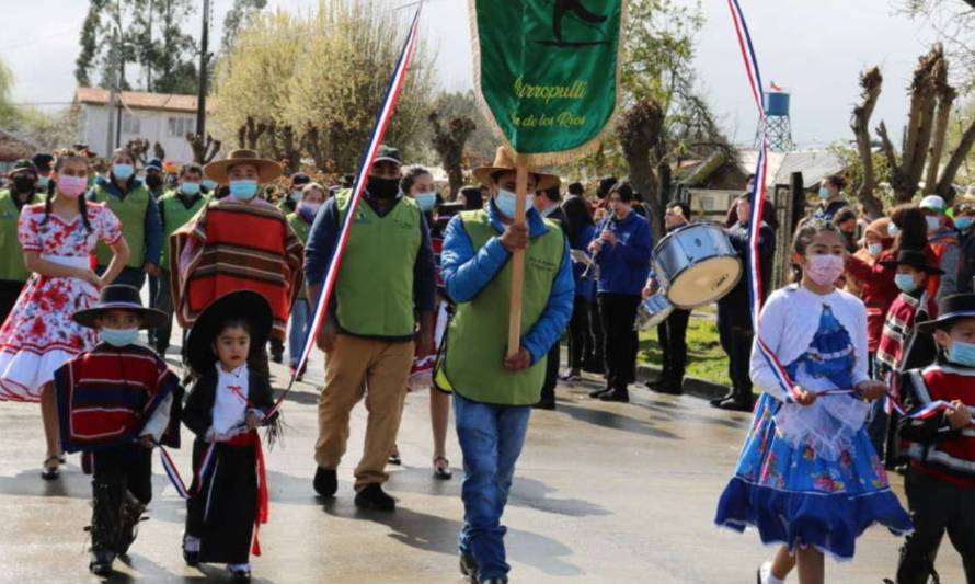 Pichirropulli y Reumén volvieron a celebrar desfiles de Fiestas Patrias