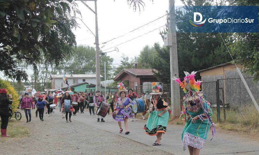 Cientos de personas participaron en el carnaval y feria de Catrico