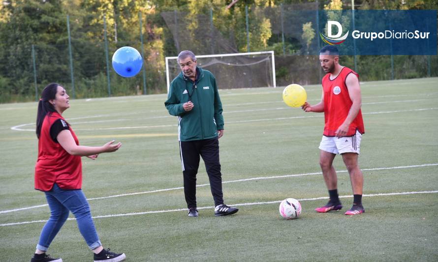 Instructor FIFA dictó seminario de fútbol formativo