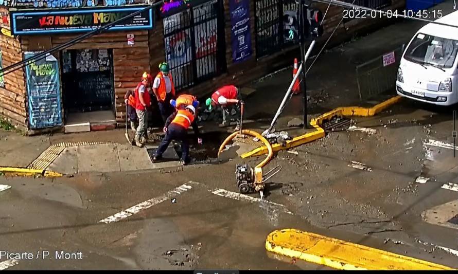 Reportan rotura de matriz de agua en Av. Picarte con Av. Pedro Montt