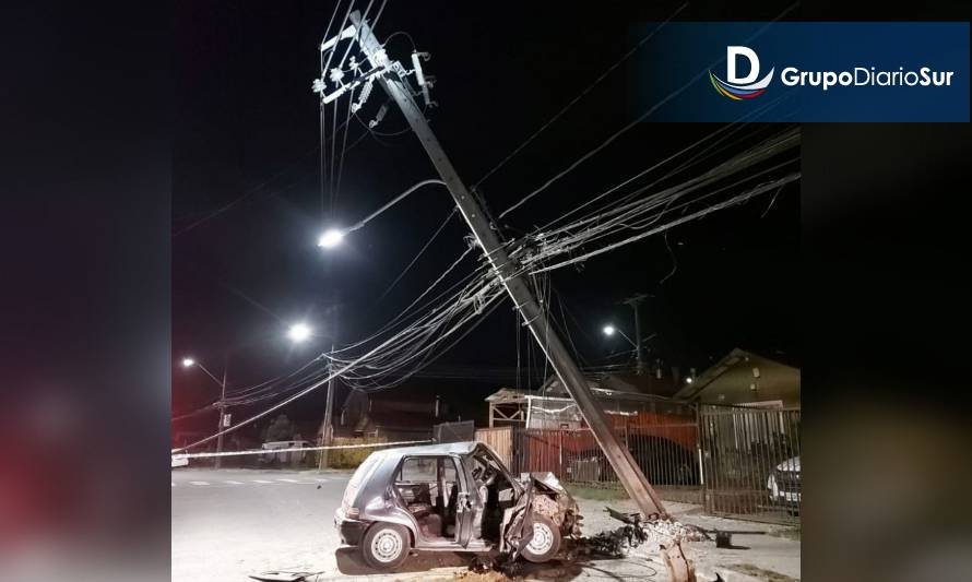 Choque a poste dejó sin suministro eléctrico a un sector de Valdivia