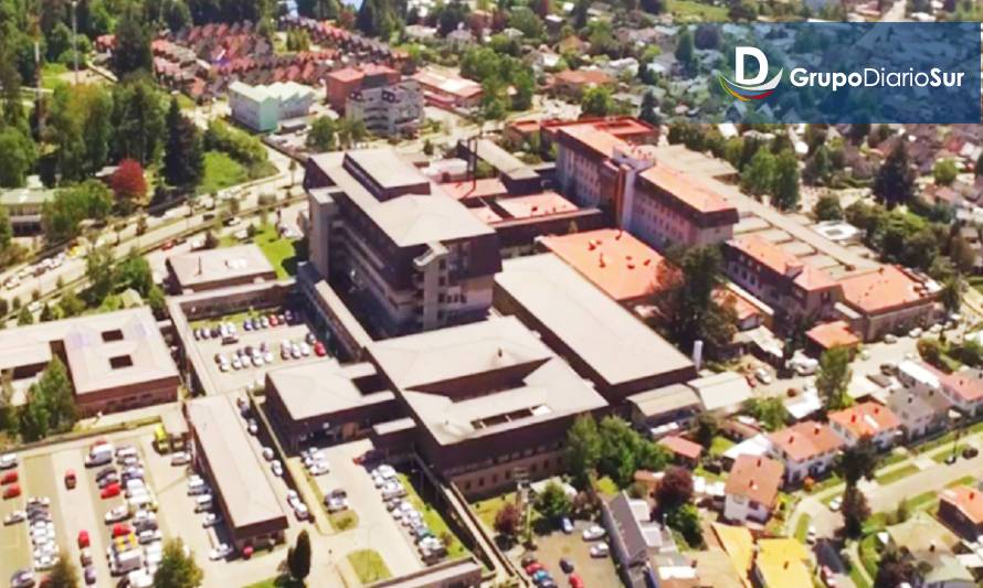 Funcionarios del Hospital Base Valdivia rechazan renuncia exigida a su director