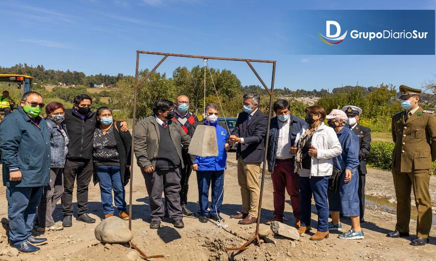 Instalan primera piedra del proyecto de pavimentación de la Avenida Costanera de Panguipulli