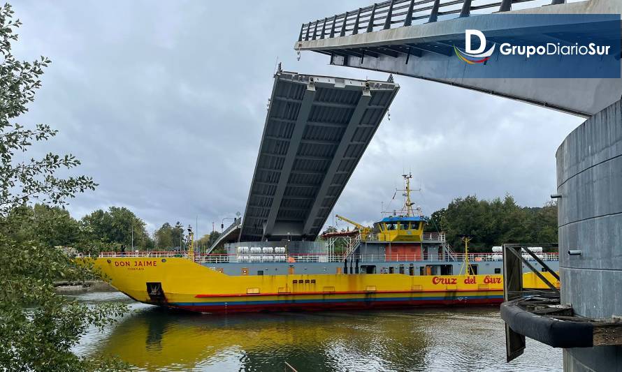 Apertura del puente Cau Cau se realizó en un tiempo de cuatro horas