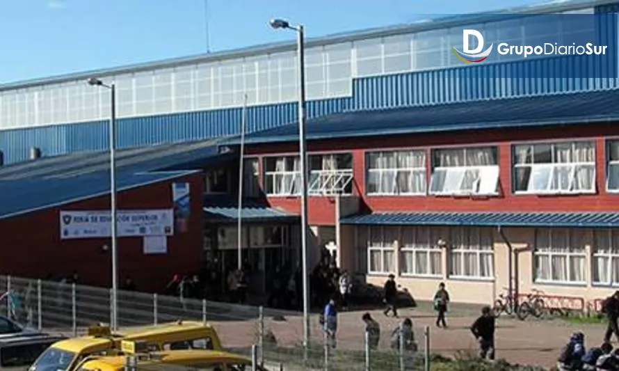 Liceo RAP de Paillaco emite comunicado aclarando situación ocurrida al exterior del establecimiento