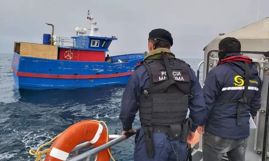 Sorprenden a embarcaciones ilegales realizando faenas de pesca en Los Ríos