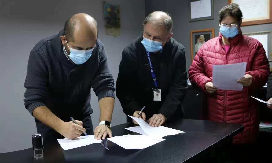 Servicio de Salud firmó convenios con Máfil y Paillaco para reforzar atención primaria 