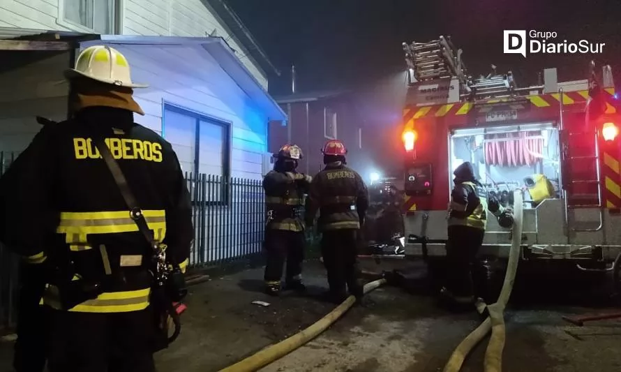 Bomberos controla principio de incendio en población San Pablo de Valdivia