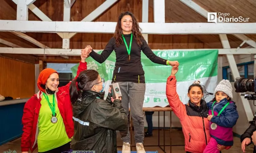 Valdivia: ganadoras de Cross Running Femenino recibieron sus medallas 