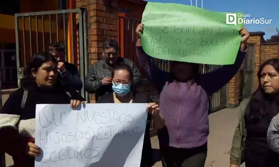 Padres y apoderados denuncian malos tratos en escuela de Valdivia