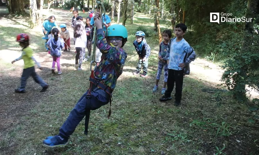 Niños aprenden y toman confianza con entretenida experiencia en Parque Urbano de Valdivia