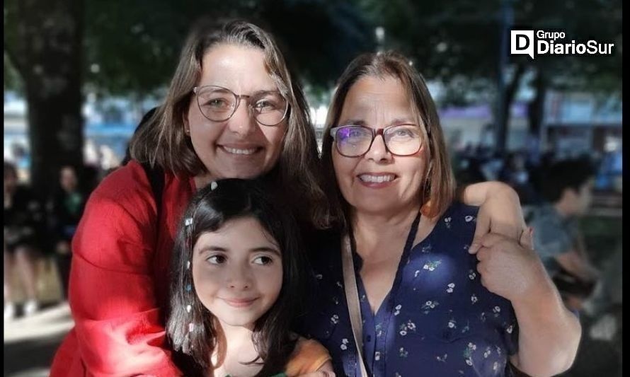 Abuela, madre e hija. Créditos: Redes sociales Carla Amtmann, alcaldesa de Valdivia.