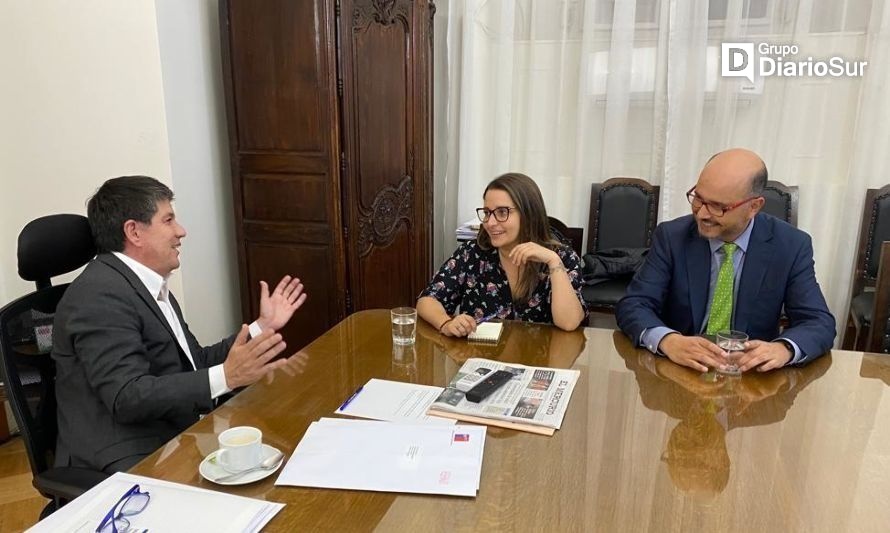 Subsecretario Monsalve junto a alcaldesa Amtmann y diputado Ilabaca. Créditos: Marcos Ilabaca.