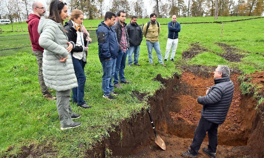 El profesor Francisco Matus explicó que la razón por la que estamos estudiando esto es precisamente porque hoy hay que mitigar el calentamiento global en la atmósfera por un exceso de CO2. Créditos: INIA.