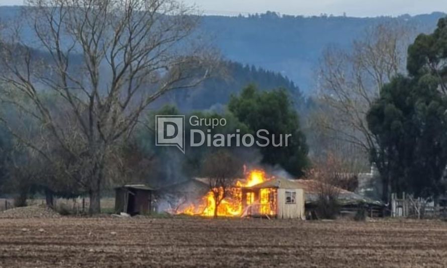 Quema programada de vivienda movilizó a Bomberos de Paillaco