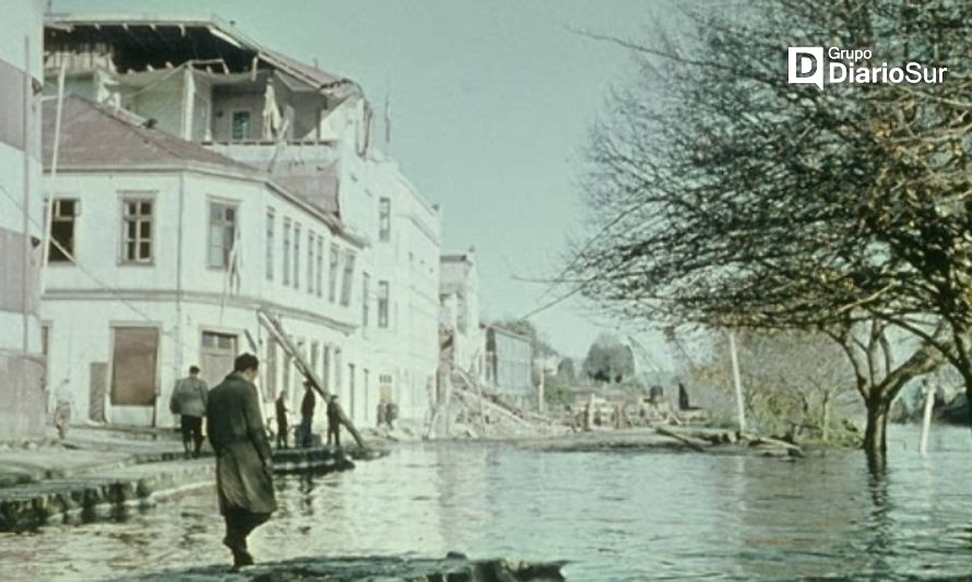 La costanera de Valdivia fue inundada y destruida tras el terremoto. Crédito: DiarioSur.