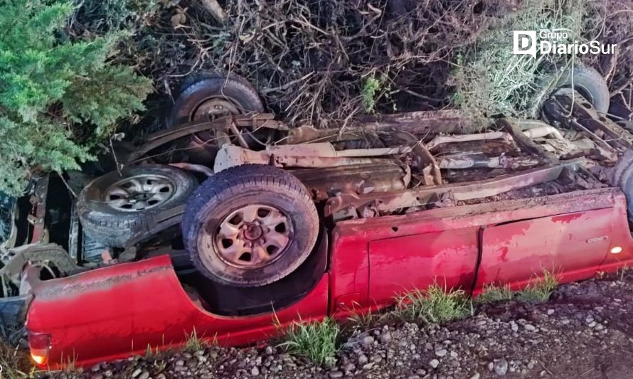 Conductor vuelca su camioneta en Valdivia