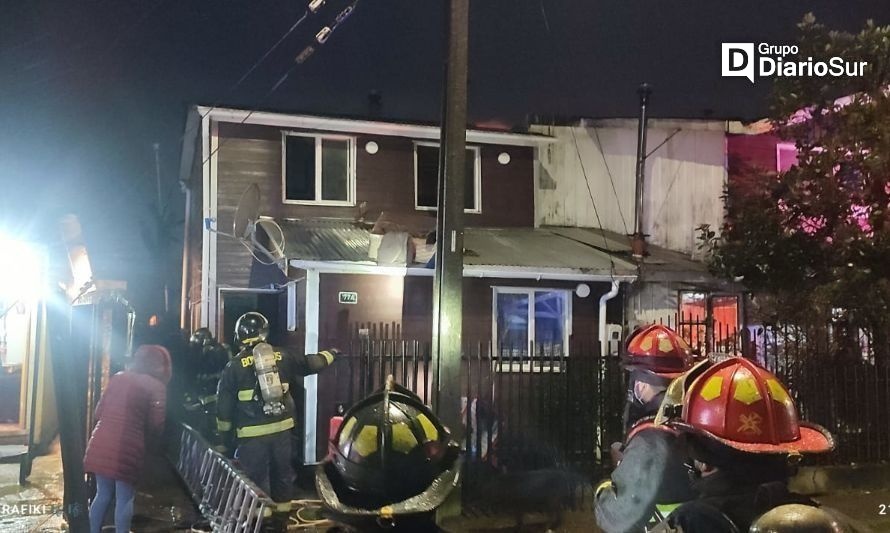 Fuego amenazó peligrosamente vivienda en población San Pedro