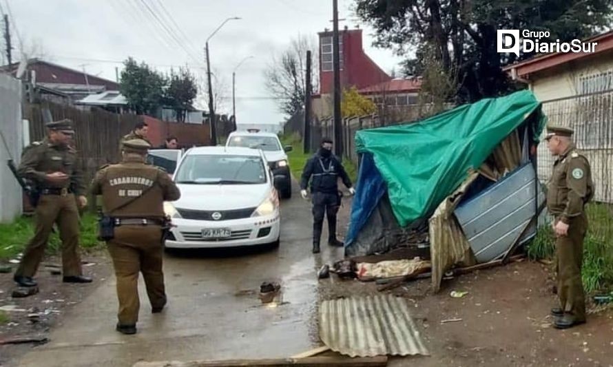 Personal de Carabineros y Municipio de Valdivia retiraron estructura irregular en espacio público 