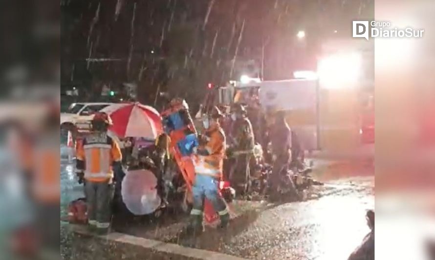 Accidente involucra a un vehículo y una motocicleta en Valdivia