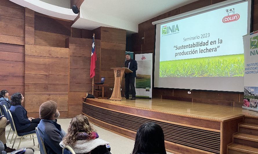 Christian Weiss, gerente de Ventas y Servicios Agrícolas de Colun agradeció y destacó el aporte de INIA Remehue. Créditos: cedida.