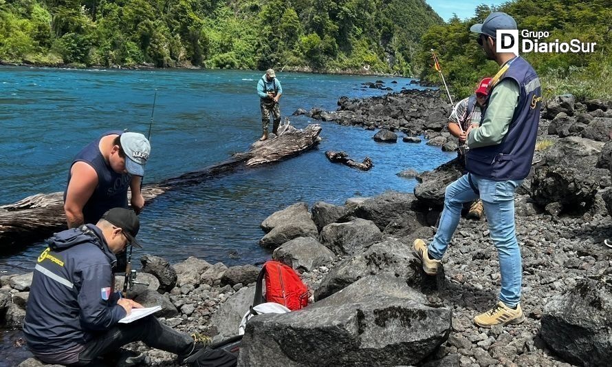 Desde Sernapesca continuarán con la vigilancia y fiscalizaciones durante la temporada de pesca recreativa. Crédito: Sernapesca.