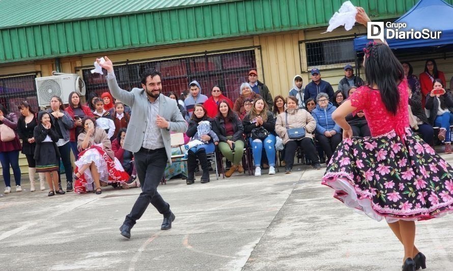 Para el jefe comunal la cueca significa folclor. Crédito: Municipalidad de Los Lagos.