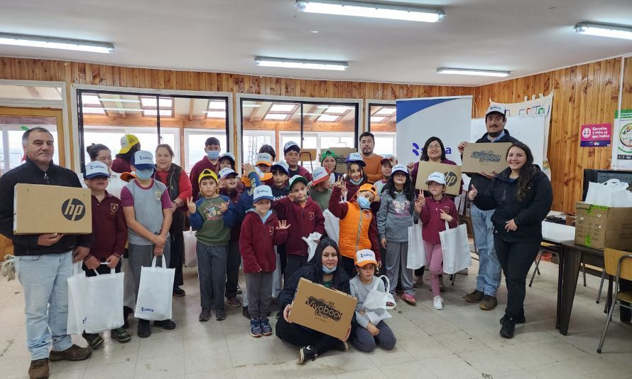 Escuela de Corral se corona ganadora en competencia de eficiencia energética