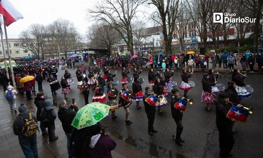 Más de 90 organizaciones sociales protagonizarán el desfile este viernes. Crédito: Municipalidad de Valdivia