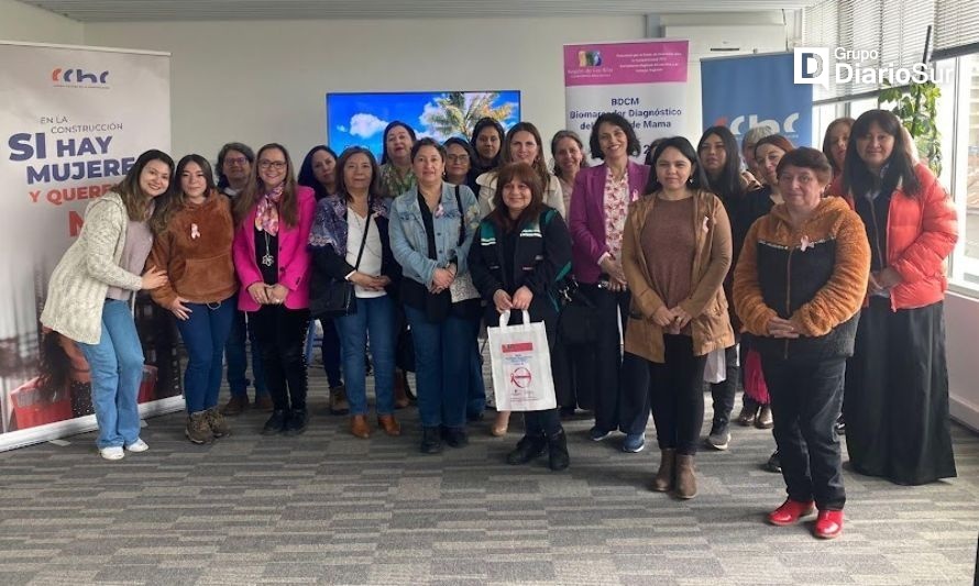 Importante información de salud fue entregada a las asistentes de la charla. Crédito: Cedida.