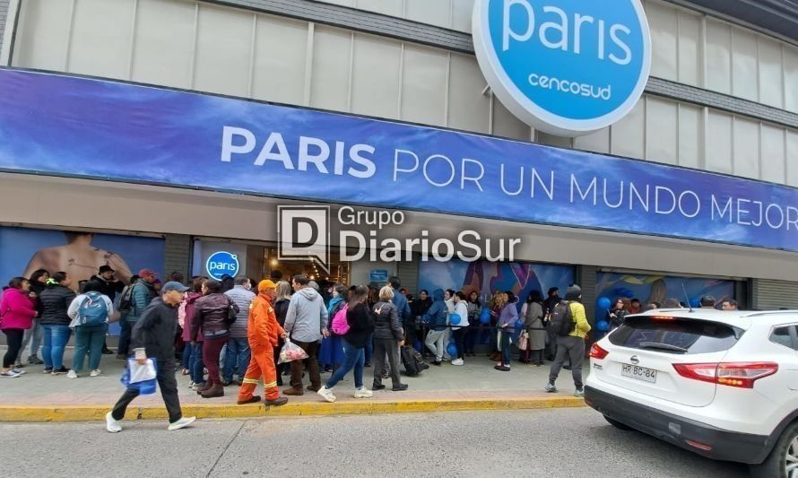 Alto interés en la tienda mostraron los valdivianos que llegaron a la inauguración. Crédito: Grupo DiarioSur.