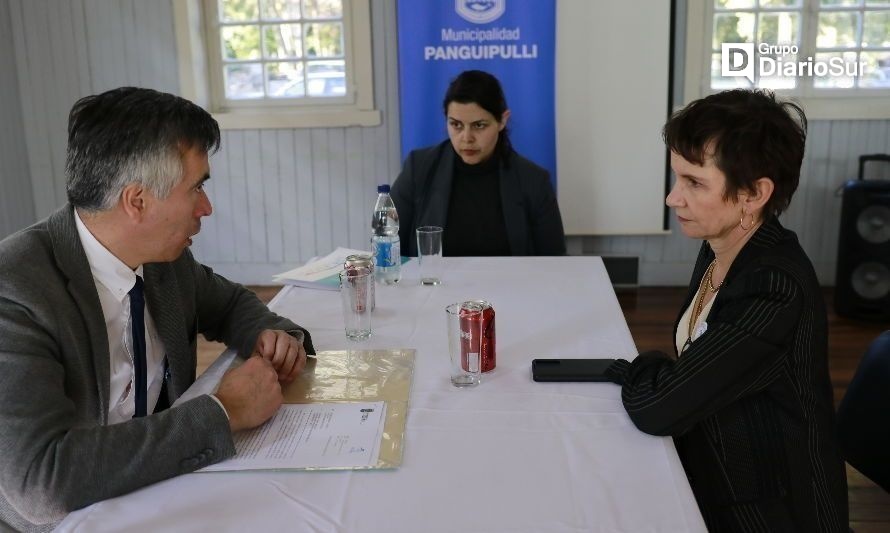 La ministra del Interior y Seguridad Pública, Carolina Tohá, y la Subdere Francisca Perales, realizaron una visita a la comuna. Créditos: Municipalidad Panguipulli.